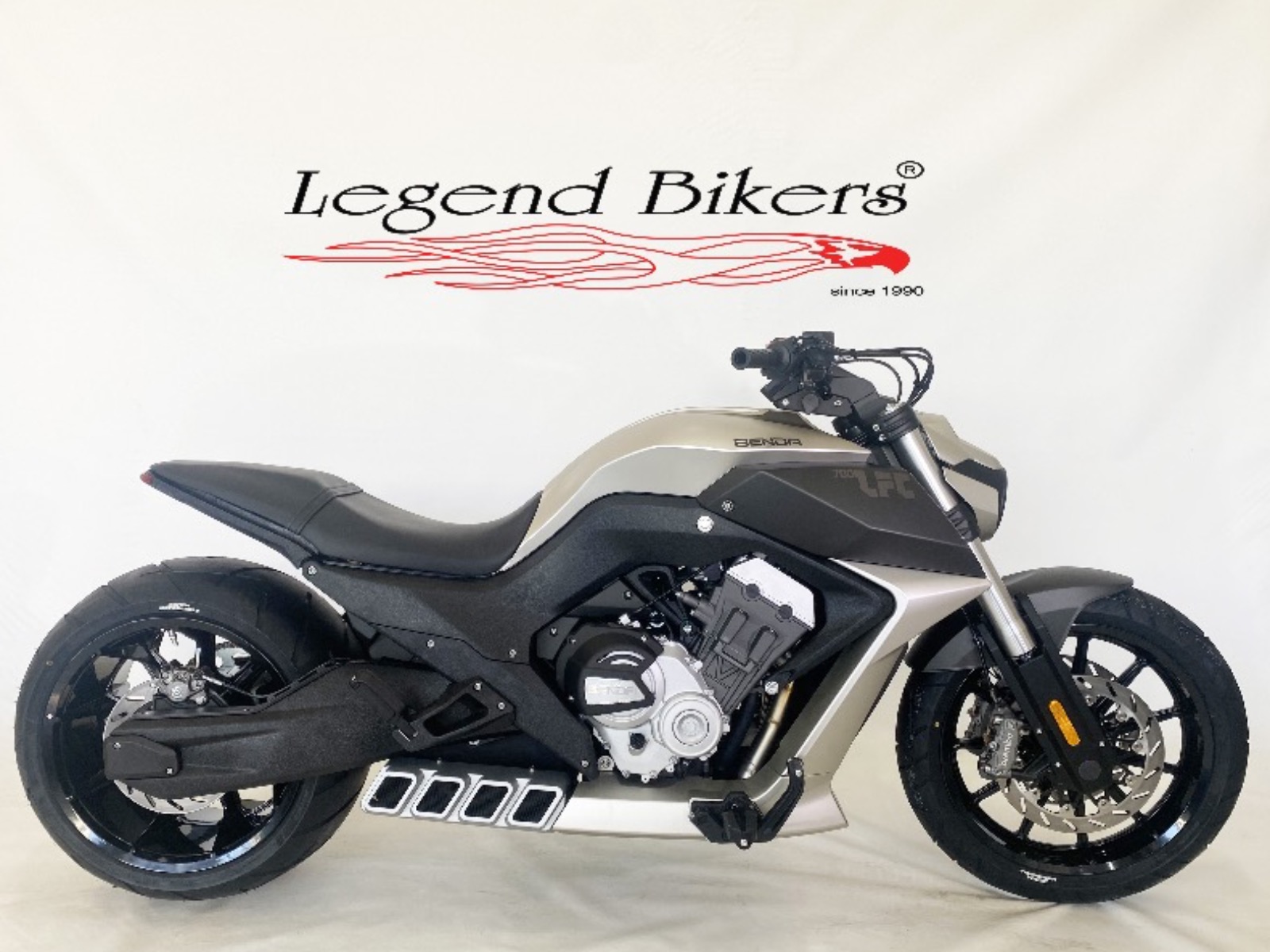 Legend Bikers - BENDA LFC 700